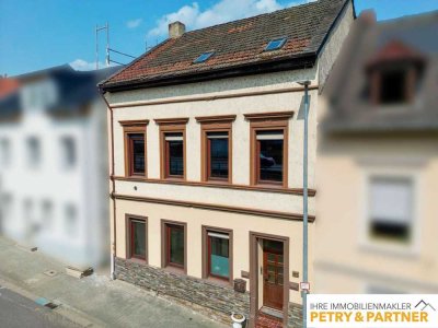 „VILLA MEILENSTEIN“ HISTORISCHES WOHNHAUS, NEU GEDACHT: KERNSANIERT MIT AUSSERGEWÖHNLICHER AUSSICHT