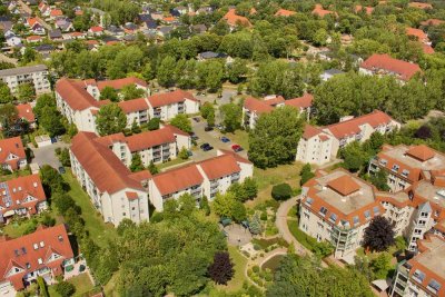 Fliegerstädtchen I schöne 2-Zimmer-Wohnung in gepflegter Wohnanlage I Balkon I Laminat I Stellplatz