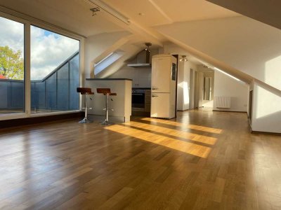 Sehr schöne vollständig renovierte 3 Zimmer Dachgeschosswohnung mit Balkon in Gerlingen Schillerhöhe