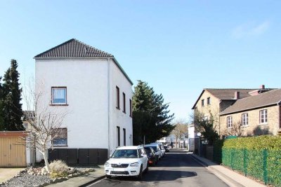 Mehrgenerationenhaus mit übergroßer Garage!