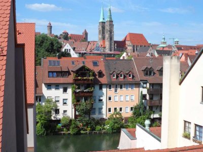 Nürnberg Altstadt: 4-Zimmerwohnung; Parkett; 2 Bäder; Einbauküche; sofort frei
