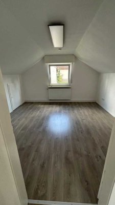 Exposé - Frisch renovierte 2,5-Zimmer-Dachgeschosswohnung in Schelklingen mit Gartenanteil