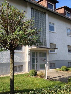 DREIEICH-SPRENDLINGEN: Sanierte 2-Zimmer-Wohnung mit TGL-Bad in ruhiger Lage!