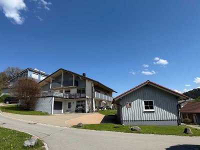 Großes Mehrfamilienhaus in toller, ländlicher Lage mit Weitblick, incl. Bauplatz !