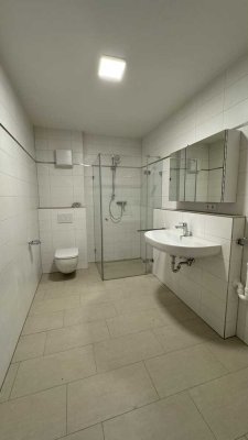 Geschmackvolle 2-Zimmer-Hochparterre-Wohnung mit geh. Innenausstattung mit Balkon und EBK
