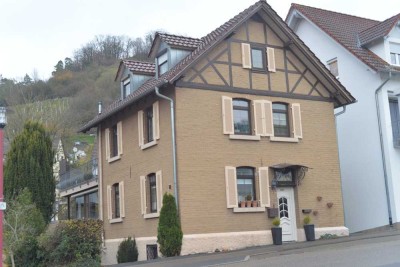 Einziehen und wohlfühlen!
Großzügiges 1-Fam.-Wohnhaus mit Garage in Stadtlage