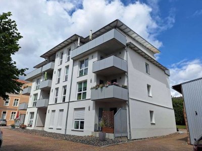 Blick auf die Altstadt und ins Grüne: Moderne 3-Zimmer-Wohnung mit Balkon und Aufzug in Grimmen