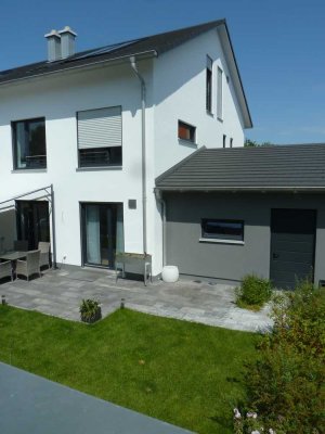 GROSSzügige, MODERNE DHH in  SONNIGER STADTLAGE! IDEAL für Familien!
