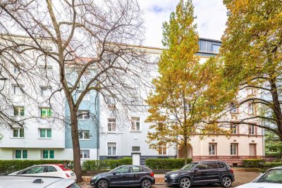 Offenbach: Schöne, helle 1-Zimmer-Dachgeschoss-Wohnung mit Einbauküche in zentraler Wohnlage