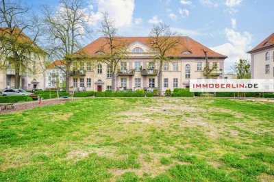 IMMOBERLIN.DE - Schöne Altbauwohnung mit Südbalkon, kleinem Garten & Pkw-Stellplatz
