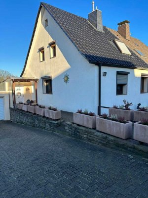 Familien aufgepasst: Schöne Doppelhaushälfte mit schönem weitläufigen Garten in MH-Saarn