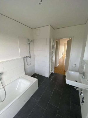 **Tolle 3 Raum-Wohnung mit Einbauküche und Balkon**