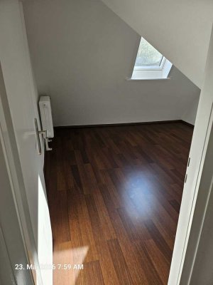 Wohnen mit Charakter: 2-Zimmer-Dachgeschosswohnung in Bremen