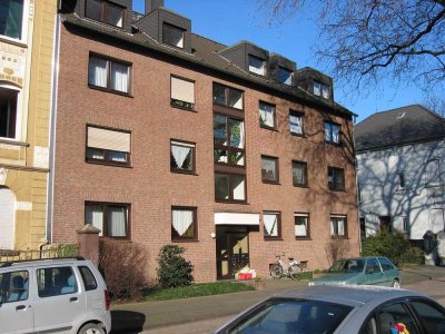 Ansprechende und gepflegte 3-Zimmer-DG-Wohnung mit Balkon in Duisburg