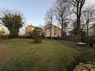 2 ZKB mit großem Gemeinschaftsgarten und Loggia ab 01.05. frei