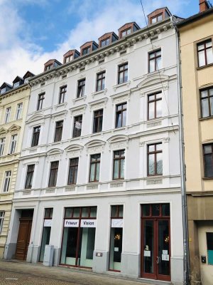Ab 10/25, Großzügige, zentral gelegene 2-Raumwohnung im 2. Obergeschoss mit Tageslichtbad & Balkon!