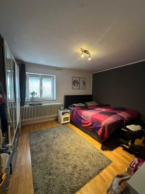 Helle 2-Zimmer-Wohnung mit Balkon in Bad Tölz und Garage