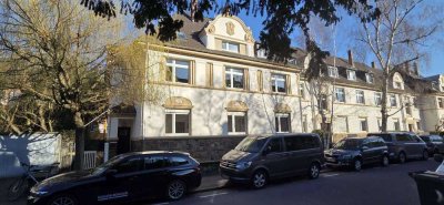 BONN Kessenich - Altbau, schöne 5 Zimmer Wohnung  mit Balkon -