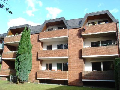 Gemütliche 3-Zimmer-Dachgeschosswohnung mit 2 Balkonen und Einbauküche in Geesthacht