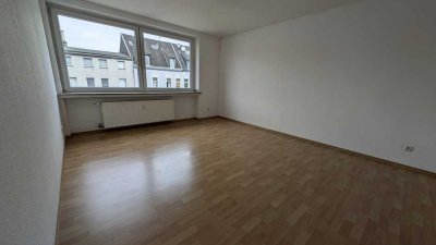 *Tolle 2 Raum-Wohnung mit Balkon und  Wannenbad*