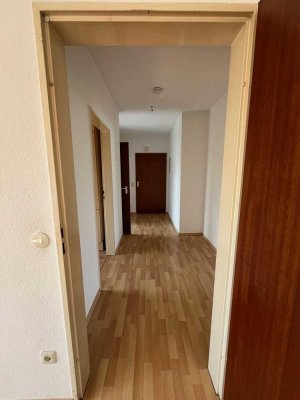 Helle & großzügige 2-Zimmer Wohnung mit Einbauküche, Balkon und Garage in Fürth-Ronhof