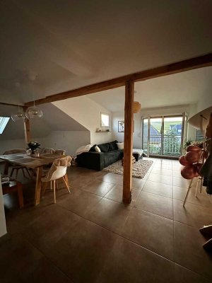 Stilvolle, neuwertige 3-Raum-DG-Wohnung in Welgesheim