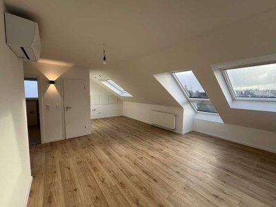 Luxuriöse DG-Wohnung mit EBK, Klima und Velux Cabrio