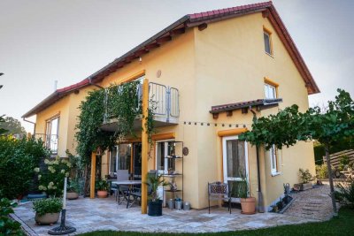Hochwertig ausgestattetes Reiheneckhaus mit mediterranem Garten