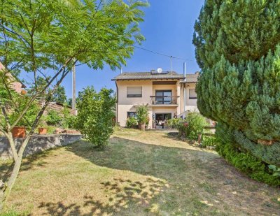 **Stilvolles REH mit guter Raumaufteilung, idyll. Garten, Garage, Carport, uvm. + tolle Lage!**
