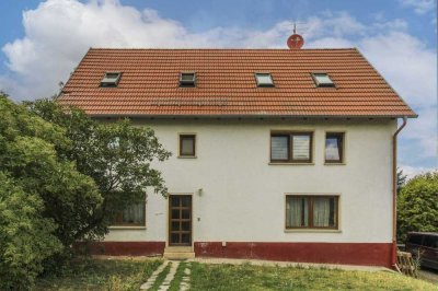 Frömmstedt: Teilsaniertes Mehrfamilienhaus mit 4 Wohnungen, Garten, Stellplätzen & viel Potential!