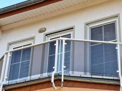 **Schöne 3-Zimmer-Wohnung im 1. Obergeschoss mit Balkon, Dachschräge und herrlichem Weitblick**