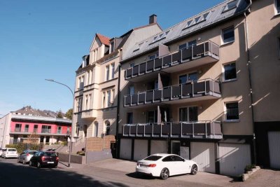 Gut geschnittene renovierte 3-Raum-DG-Wohnung mit Balkon in ruhiger Lage