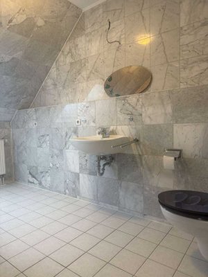 Vermietete Dachgeschosswohnung mit einem Stellplatz im Parkhaus