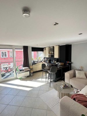 Helle 2-Zimmer Dachgeschosswohnung mit großem Balkon in München Maxvorstadt