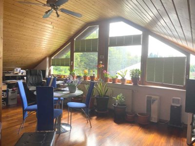 Charmante 2,5-ZKB-Dachgeschosswohnung mit herrlichem Ausblick