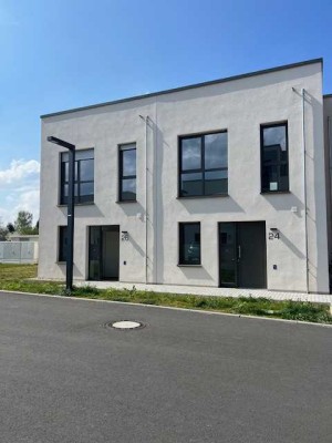Erstbezug - Reihenendhaus in Königs Wusterhausen mit Terrasse und Stellplatz