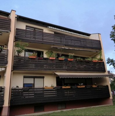 3-seitig belichtete 4,5-Zimmer-Wohnung mit Balkon und Laubengang in Heroldsberg