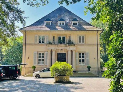 Stilvolle 2-Zimmer-Wohnung mit historischem Charme