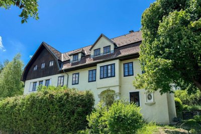 Großzügige 6-Zimmer-Wohnung im charmanten „Adlerhof“ - inkl. Eigengarten und Stellplatz