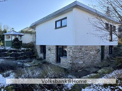 Bungalow mit Doppelgarage, großem Garten und 3 Terrassen