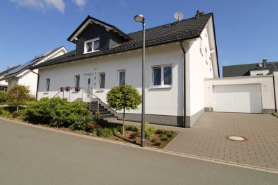 Hier fühlt man sich direkt Zuhause - Attraktives Zweifamilienhaus