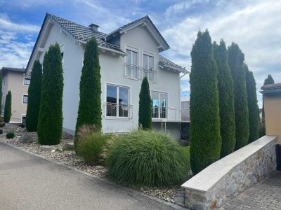 Modernes Einfamilienhaus mit Garage und Garten inTraitsching