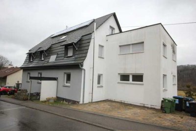 Exklusive 4-Raum-EG-Wohnung mit gehobener Innenausstattung mit Balkon und Aussicht