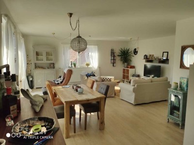 Moderne großzügige sonnige 2-Zimmer-Wohnung mit Einbauküche & HWR & Süd-Balkon in ruhiger Lage