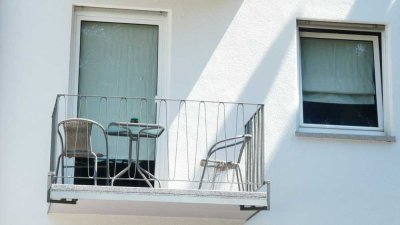 generalsanierte  2,5-ZKB mit Balkon , City aber ruhige Lage