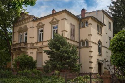 Exklusive 4,5 Zimmerwohnung in einer Gründerzeit Villa HD-Weststadt