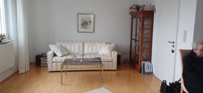 Charmante 2-Zimmer Maisonette-Wohnung im 2. OG mit Balkon in Bergen-Enkheim