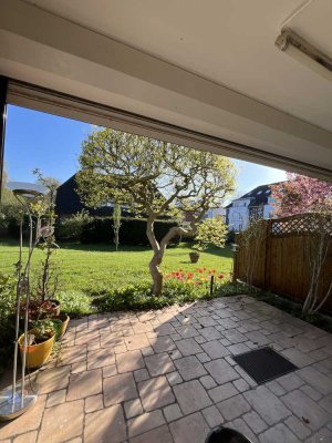 Attraktive 3-Zimmer-Erdgeschosswohnung mit Terrasse, Garten, Garage & Dachboden in Hamburg-Niendorf
