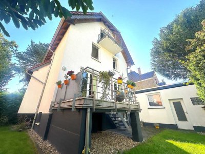 Direkt beziehbares Einfamilienhaus mit Tageslichtbad, 2 Gäste-Wc´s, EBK, 6 Zimmer, Garage und Garten