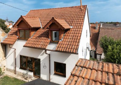 Sehr schönes, modernes und großzügiges Einfamilienhaus mit Garten und Garage